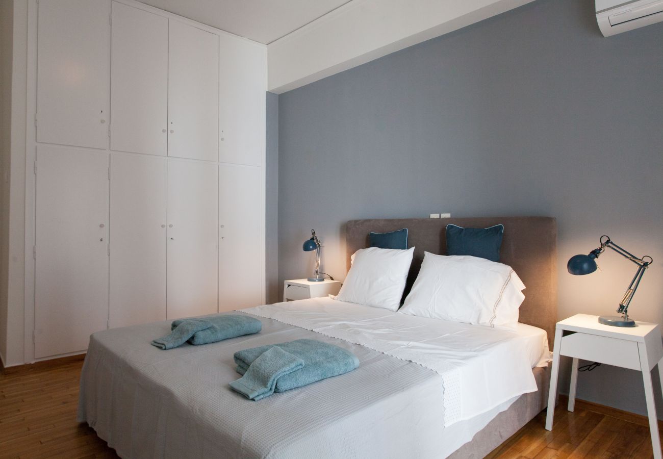 Apartment in Athens - 2 bdrm apt for up to 6 guests next to Acropolis museum 