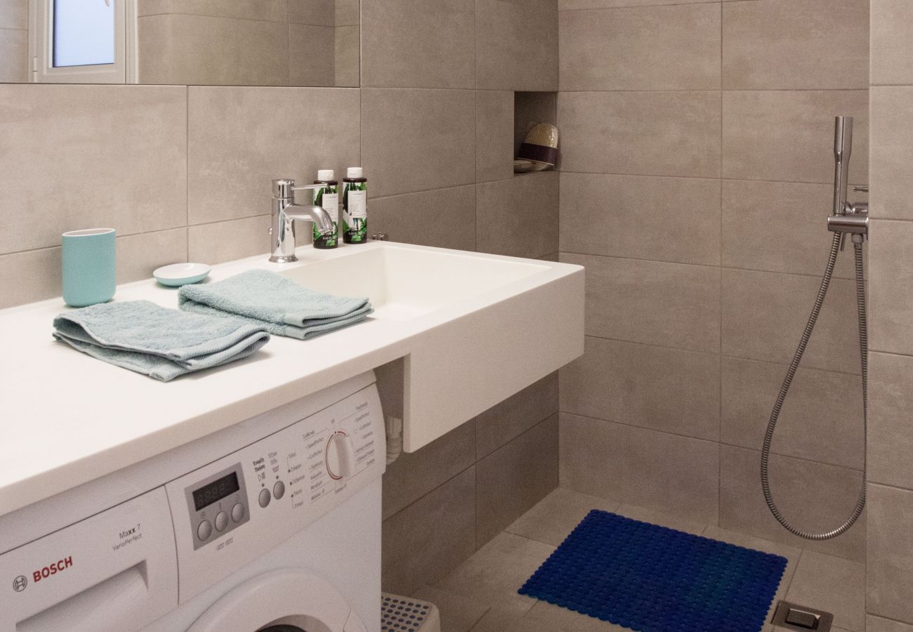 Apartment in Athens - 2 bdrm apt for up to 6 guests next to Acropolis museum 
