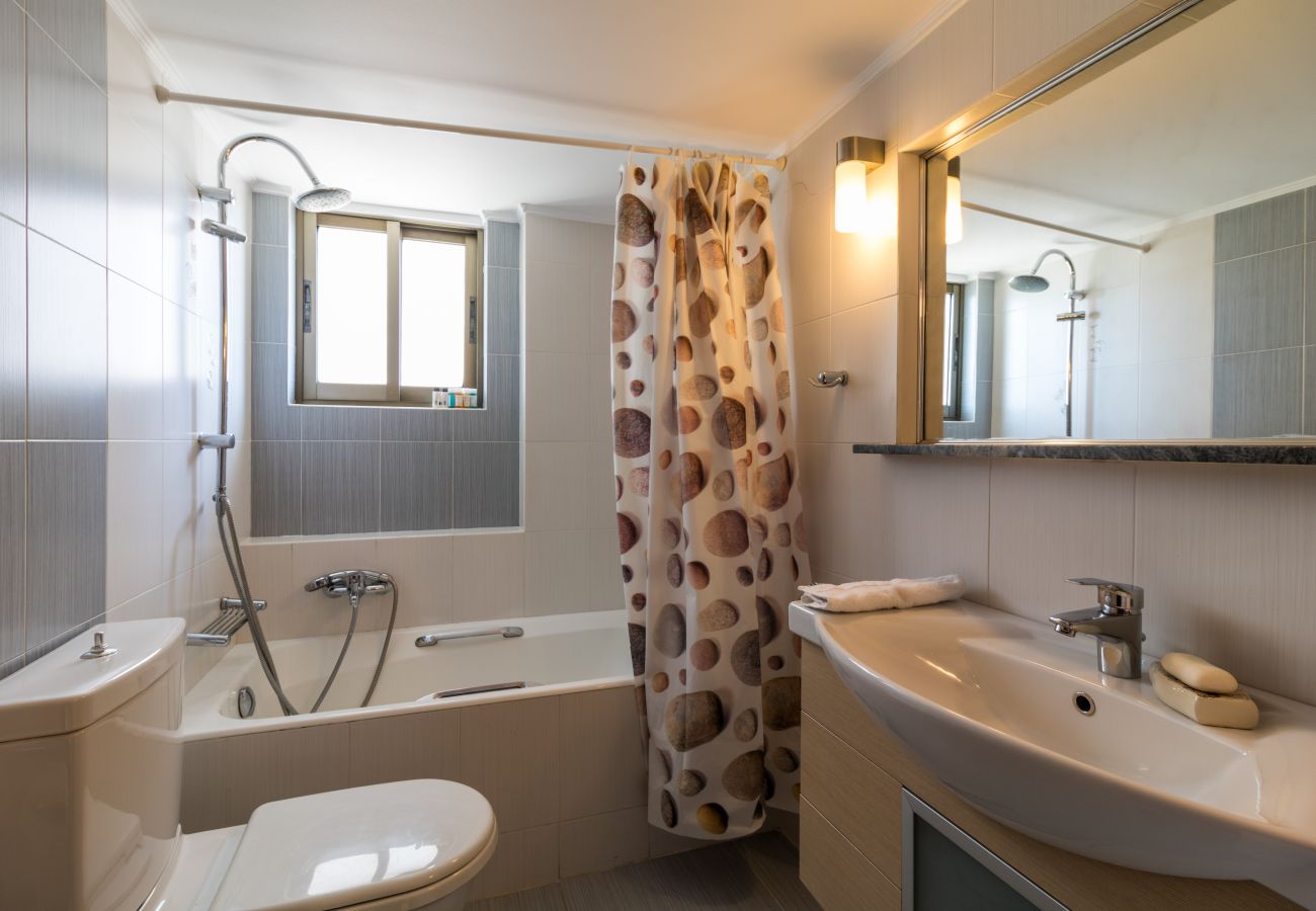 Apartment in Alimos - Amazing 2 bdrm Sea View Holiday Apt 
