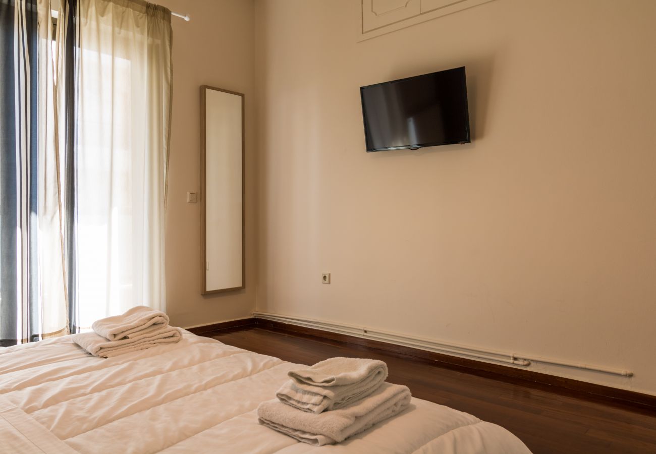 Apartment in Alimos - Amazing 2 bdrm Sea View Holiday Apt 