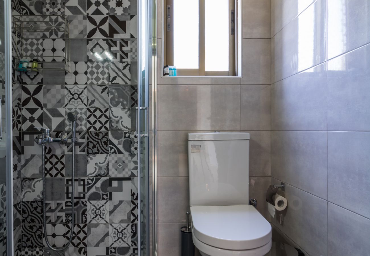 Apartment in Alimos - Amazing 2 bdrm Sea View Holiday Apt 