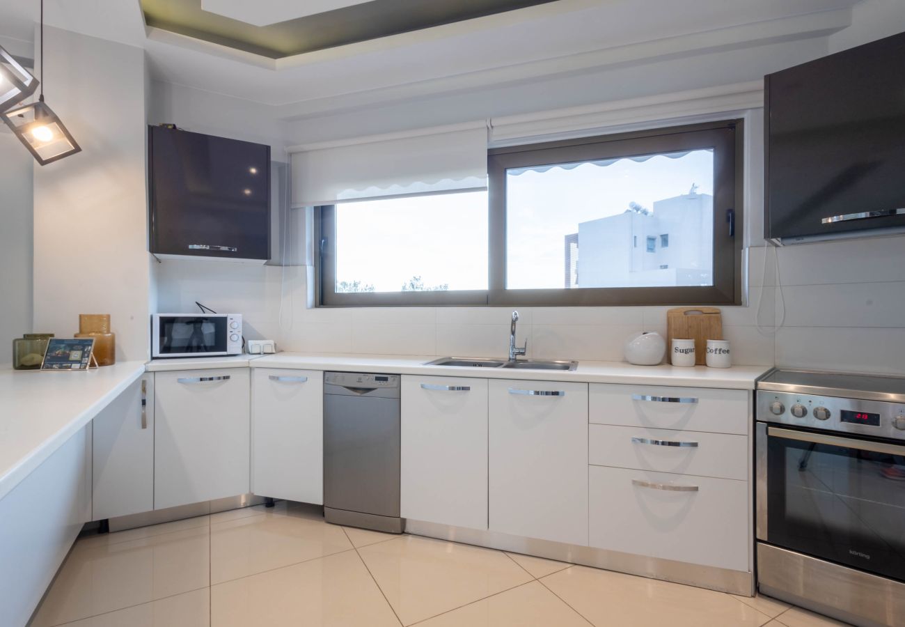 Apartment in Alimos - Amazing 2 bdrm Sea View Holiday Apt - Renovate 2026