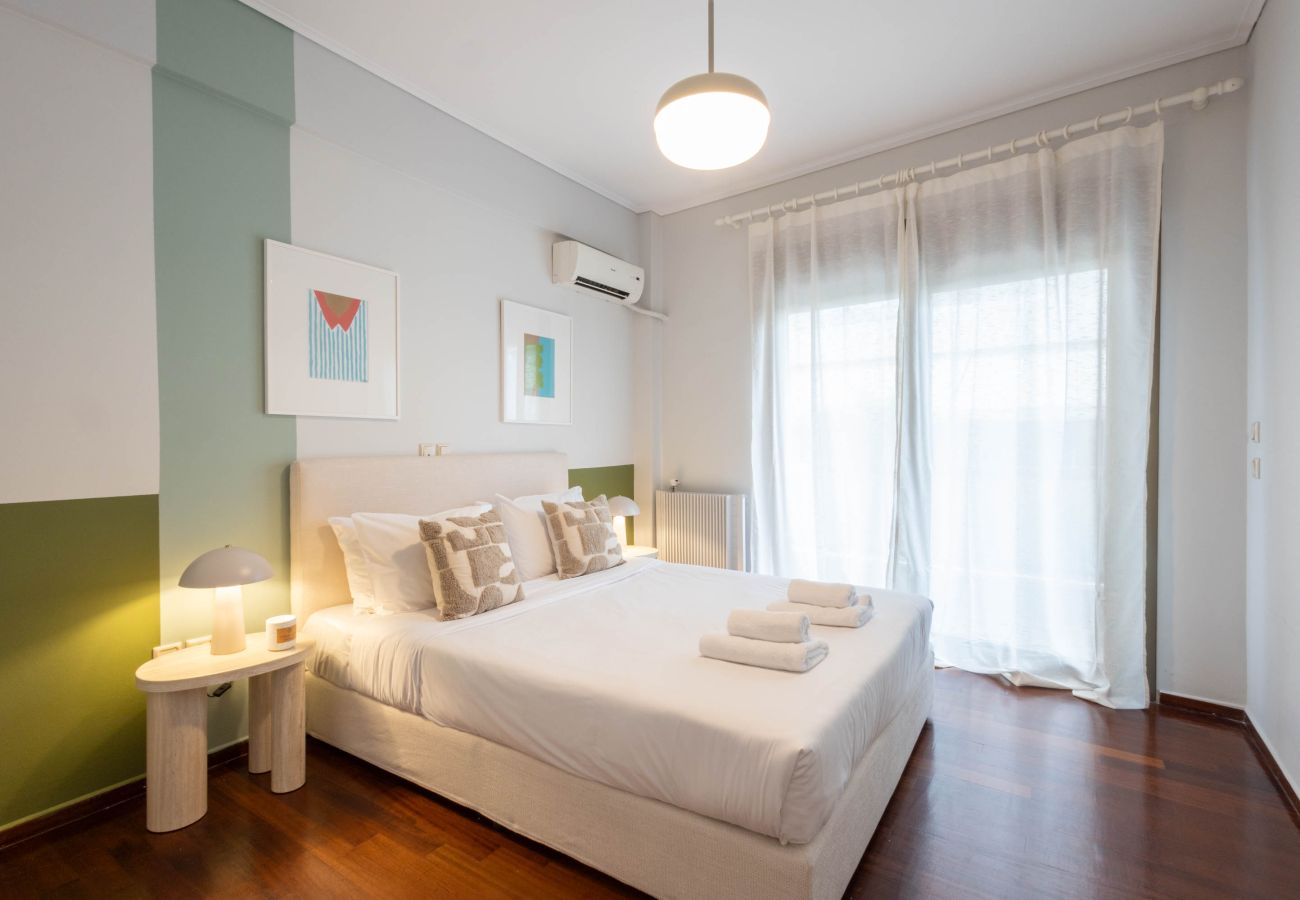 Apartment in Alimos - Amazing 2 bdrm Sea View Holiday Apt - Renovate 2026