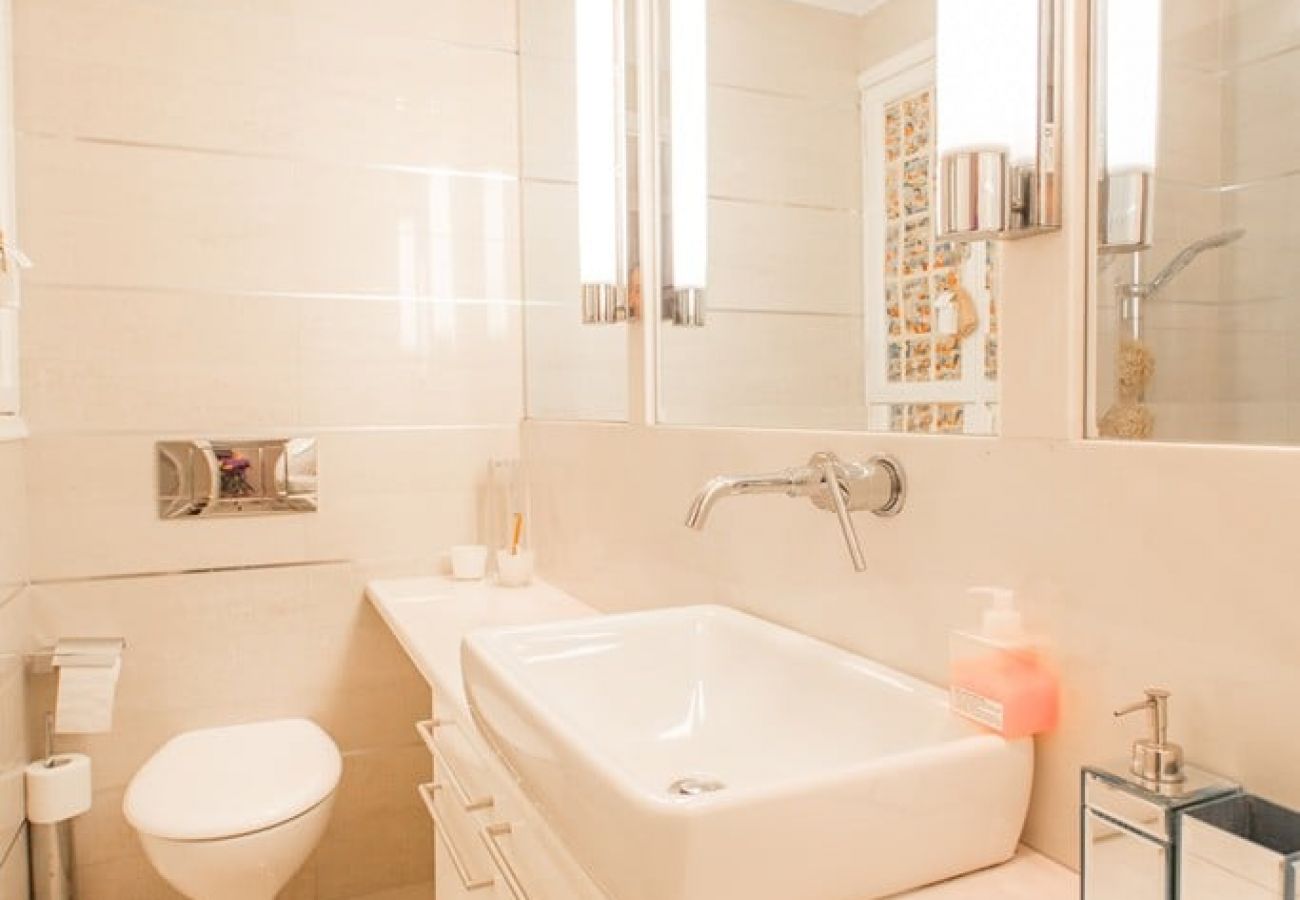 Apartment in Athens - A Cozy Apt in Kolonaki of Athens 