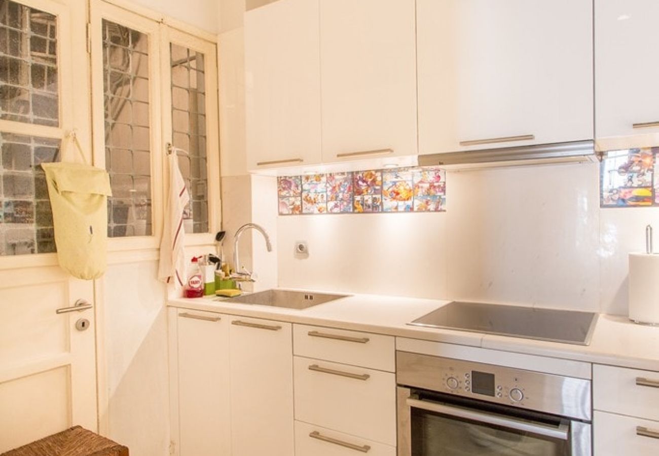 Apartment in Athens - A Cozy Apt in Kolonaki of Athens 