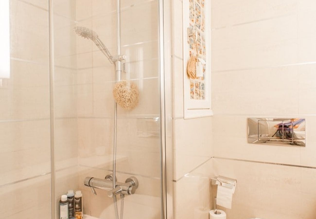 Apartment in Athens - A Cozy Apt in Kolonaki of Athens 