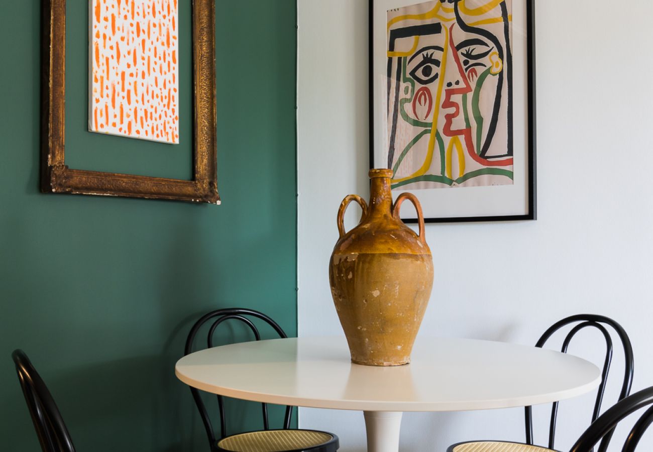 Apartment in Athens - Athenian Stylish 2 bdrm Apartment 