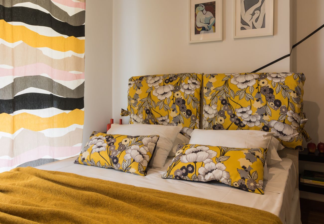 Apartment in Athens - Athenian Stylish 2 bdrm Apartment 