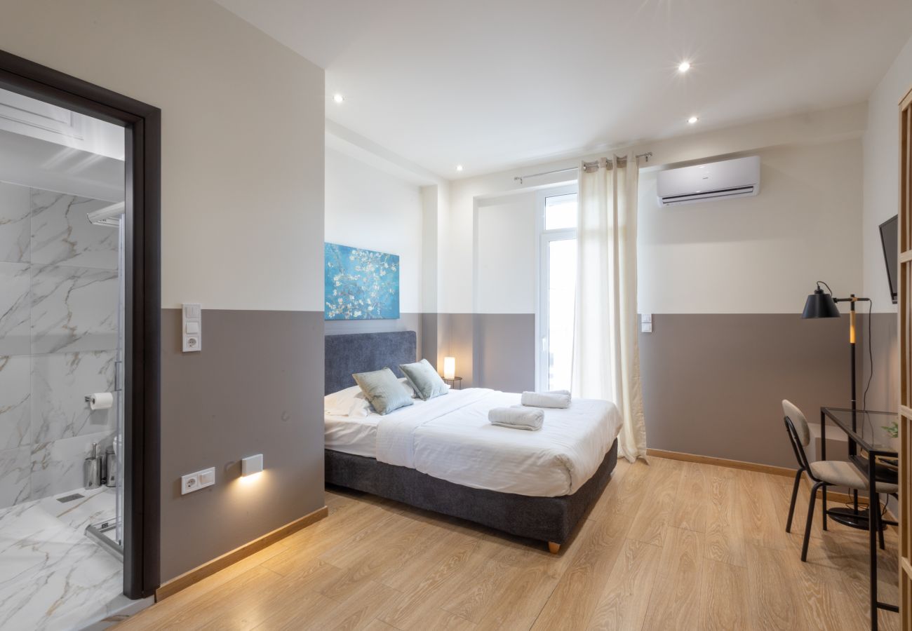 Apartment in Glyfada - Luxurious 3-Bedroom Seaside Retreat | Fully Renovated in 2025