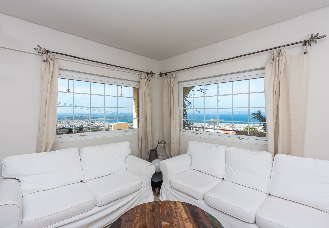 House in Voula - Luxury Home with Jacuzzi and Spectacular Sea Views for 8 Guests