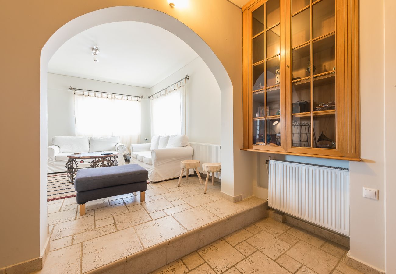 House in Voula - Luxury Home with Jacuzzi and Spectacular Sea Views for 8 Guests