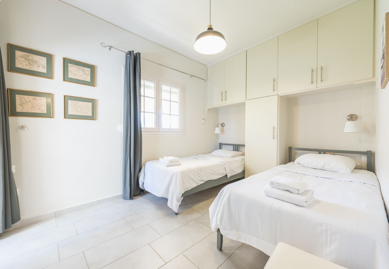 House in Voula - Luxury Home with Jacuzzi and Spectacular Sea Views for 8 Guests