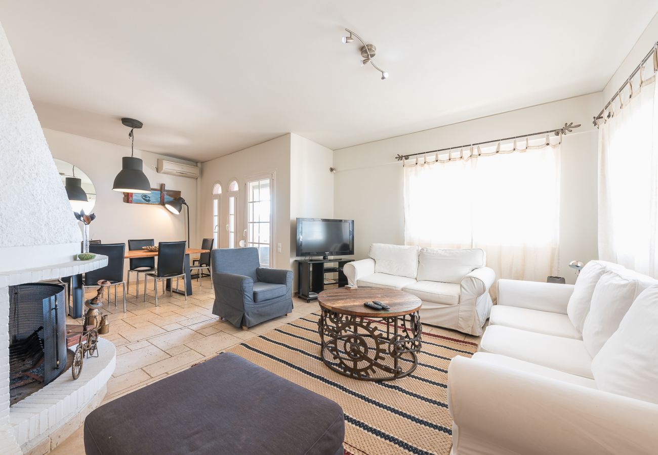House in Voula - Luxury Home with Jacuzzi and Spectacular Sea Views for 8 Guests