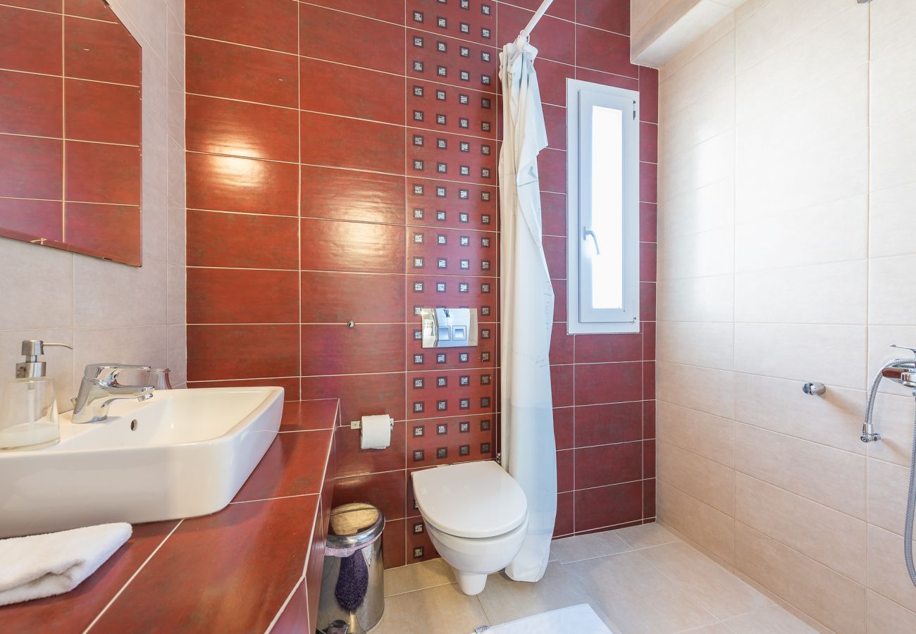 House in Voula - Luxury Home with Jacuzzi and Spectacular Sea Views for 8 Guests