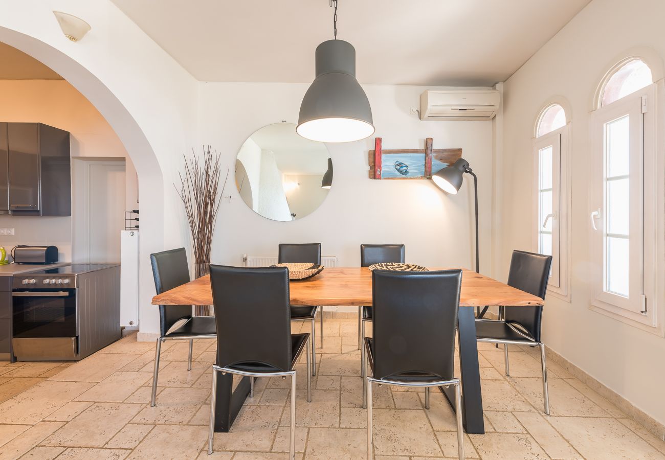 House in Voula - Luxury Home with Jacuzzi and Spectacular Sea Views for 8 Guests