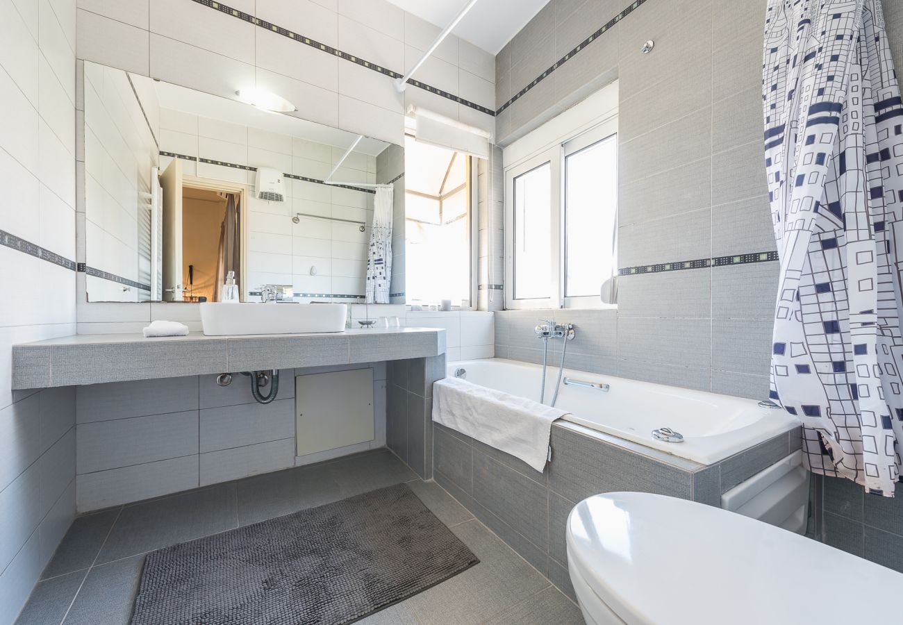 House in Voula - Luxury Home with Jacuzzi and Spectacular Sea Views for 8 Guests