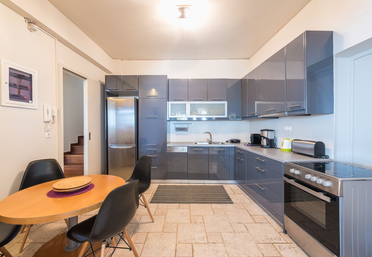 House in Voula - Luxury Home with Jacuzzi and Spectacular Sea Views for 8 Guests