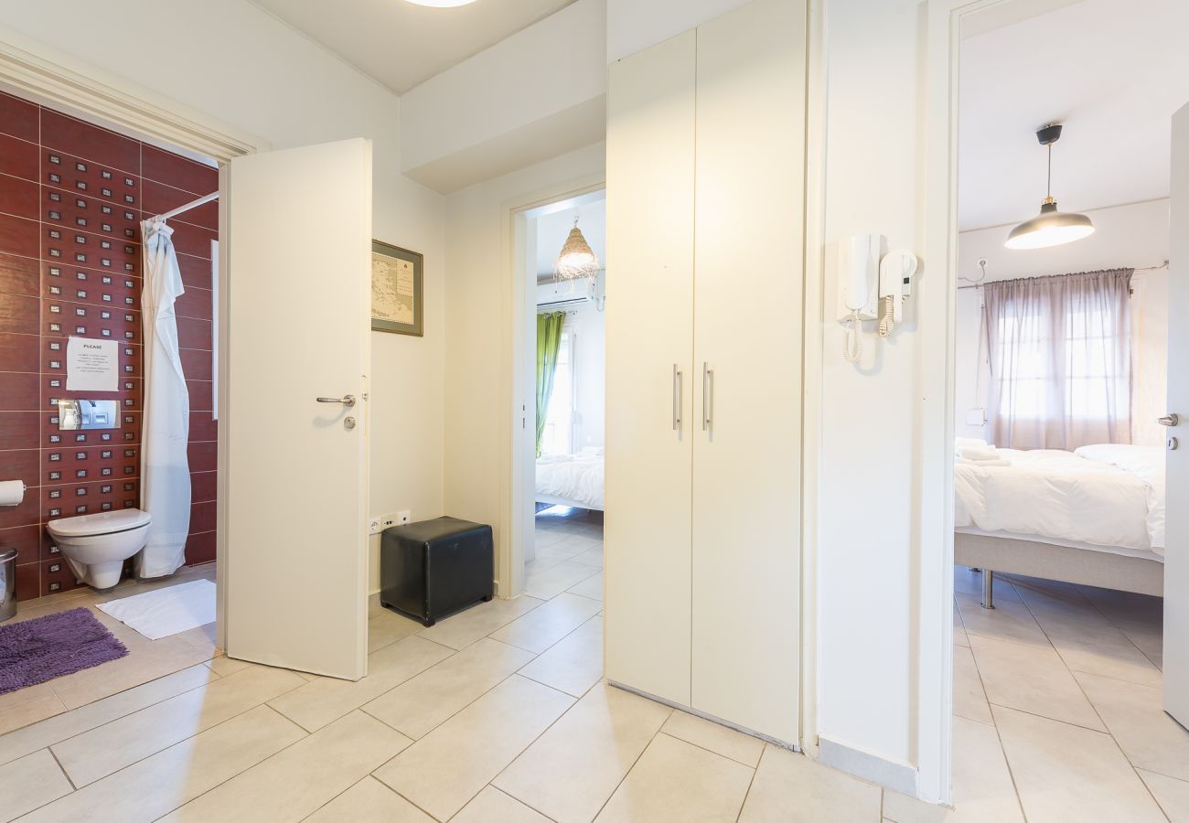 House in Voula - Luxury Home with Jacuzzi and Spectacular Sea Views for 8 Guests
