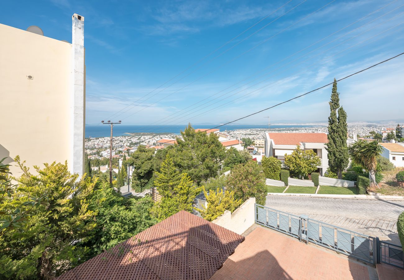 House in Voula - Luxury Home with Jacuzzi and Spectacular Sea Views for 8 Guests