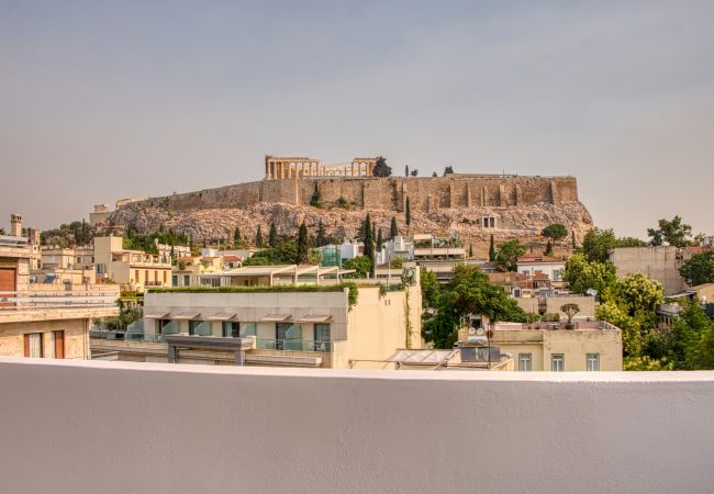 Apartment in Athens - Cozy Deck Roof Apt at the Foothills of Acropolis 