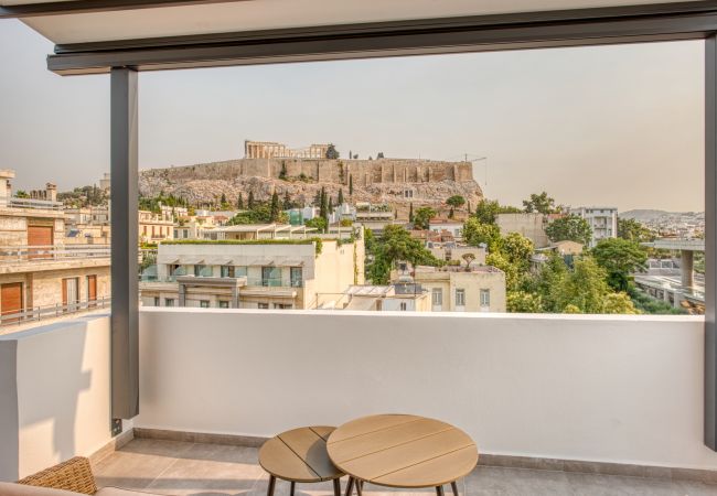 Apartment in Athens - Cozy Deck Roof Apt at the Foothills of Acropolis 