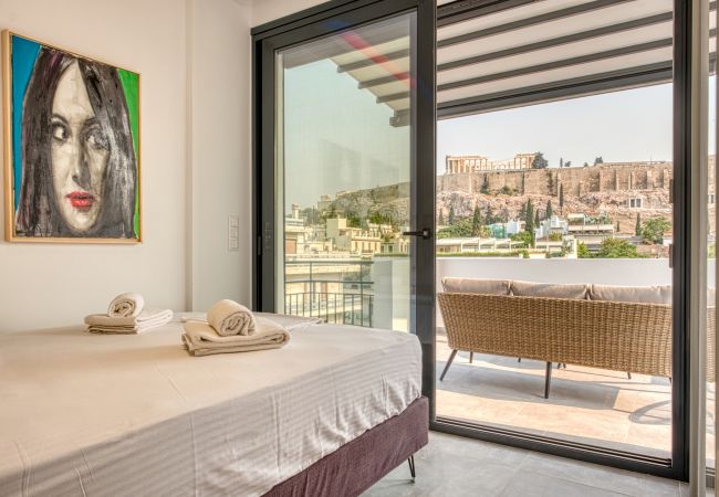 Apartment in Athens - Cozy Deck Roof Apt at the Foothills of Acropolis 