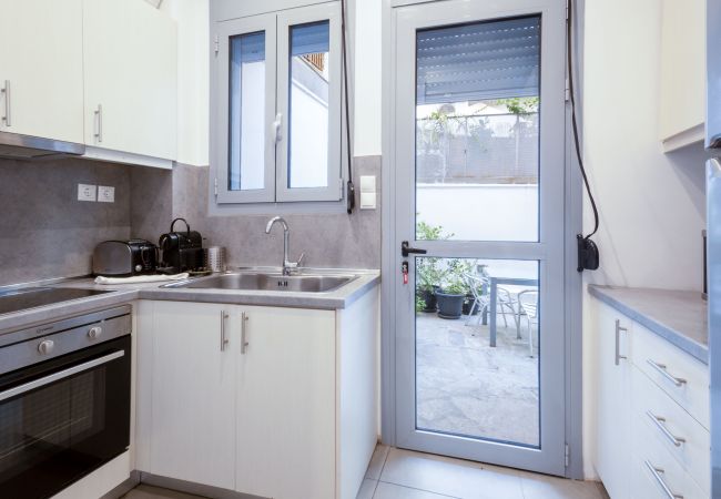 House in Athens - Renovated (2025) 4 Bdr House near Acropolis - New Beds, Terrace & Green Yard House in Athens - Renovated (2025) 4 Bdr House near Acropolis - New Beds, Terrace & Green Yard