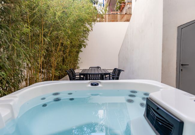 House in Athens - 4BR House near Acropolis | Roof Garden | 12 Guests and Hot Tub