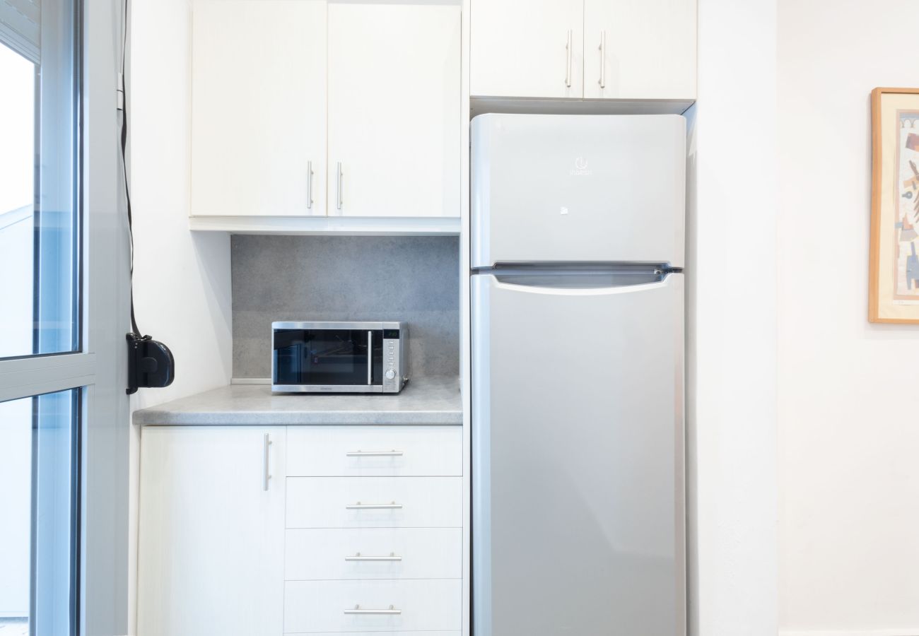 House in Athens - Renovated (2025) 4 Bdr House near Acropolis - New Beds, Terrace & Green Yard