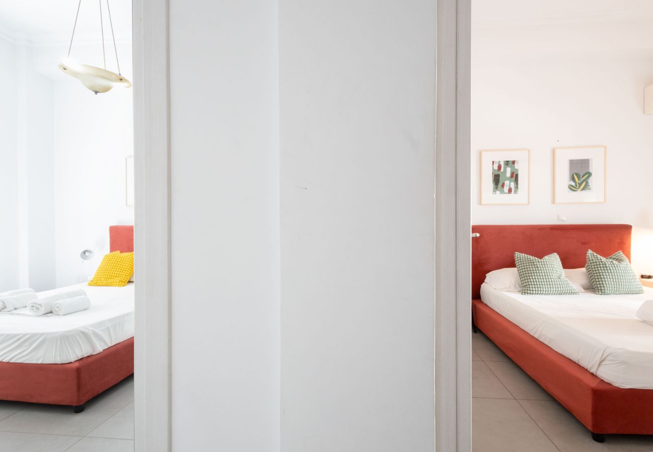 House in Athens - Renovated (2025) 4 Bdr House near Acropolis - New Beds, Terrace & Green Yard