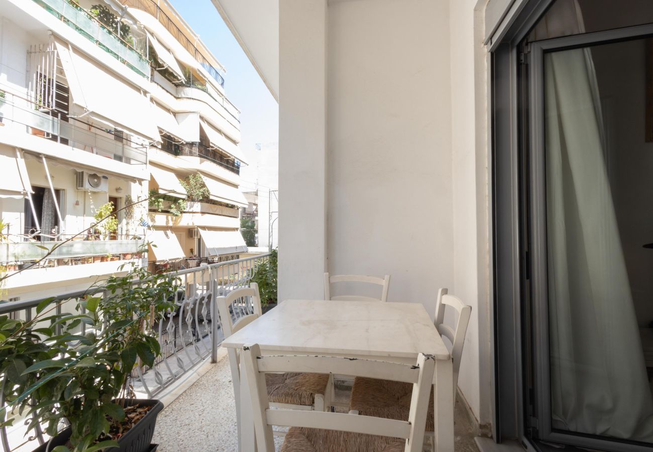 House in Athens - Renovated (2025) 4 Bdr House near Acropolis - New Beds, Terrace & Green Yard