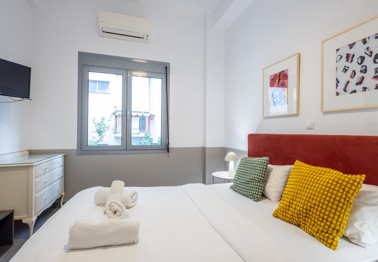 House in Athens - 4BR House near Acropolis | Roof Garden | 12 Guests and Hot Tub