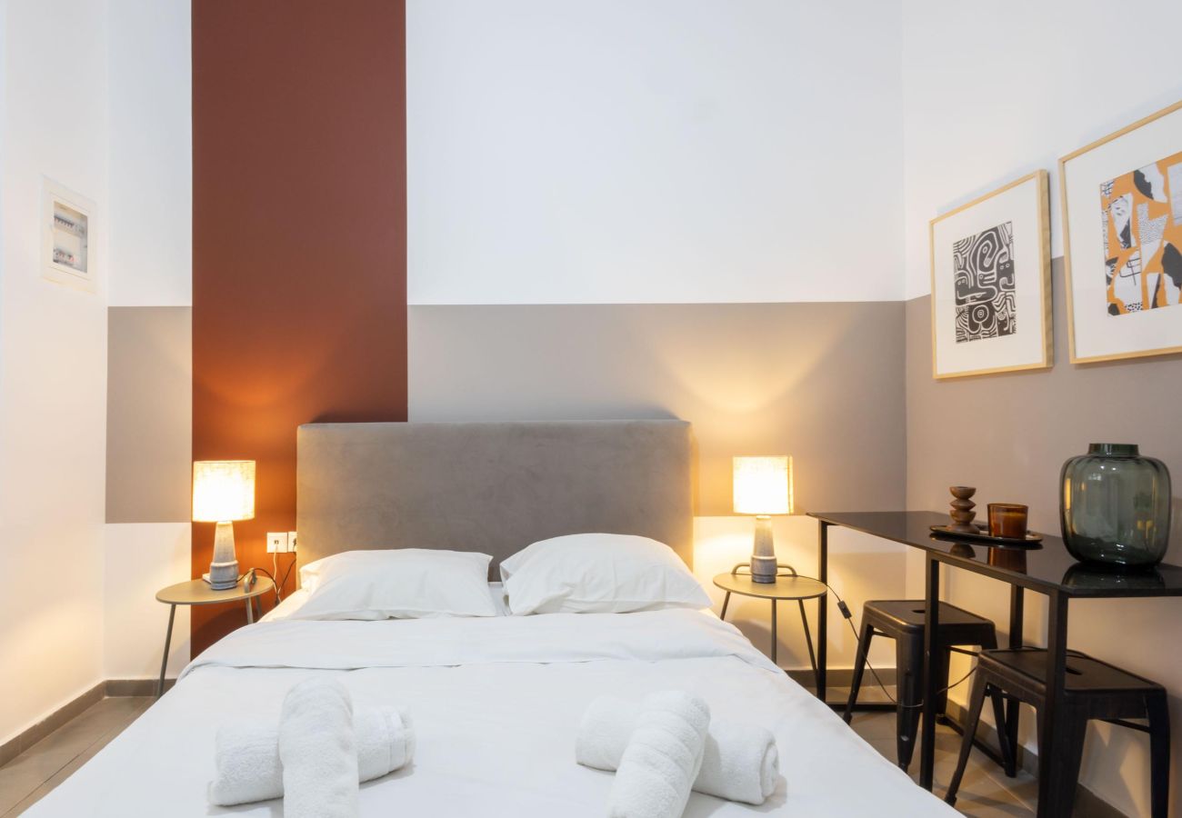 House in Athens - 4BR House near Acropolis | Roof Garden | 12 Guests and Hot Tub