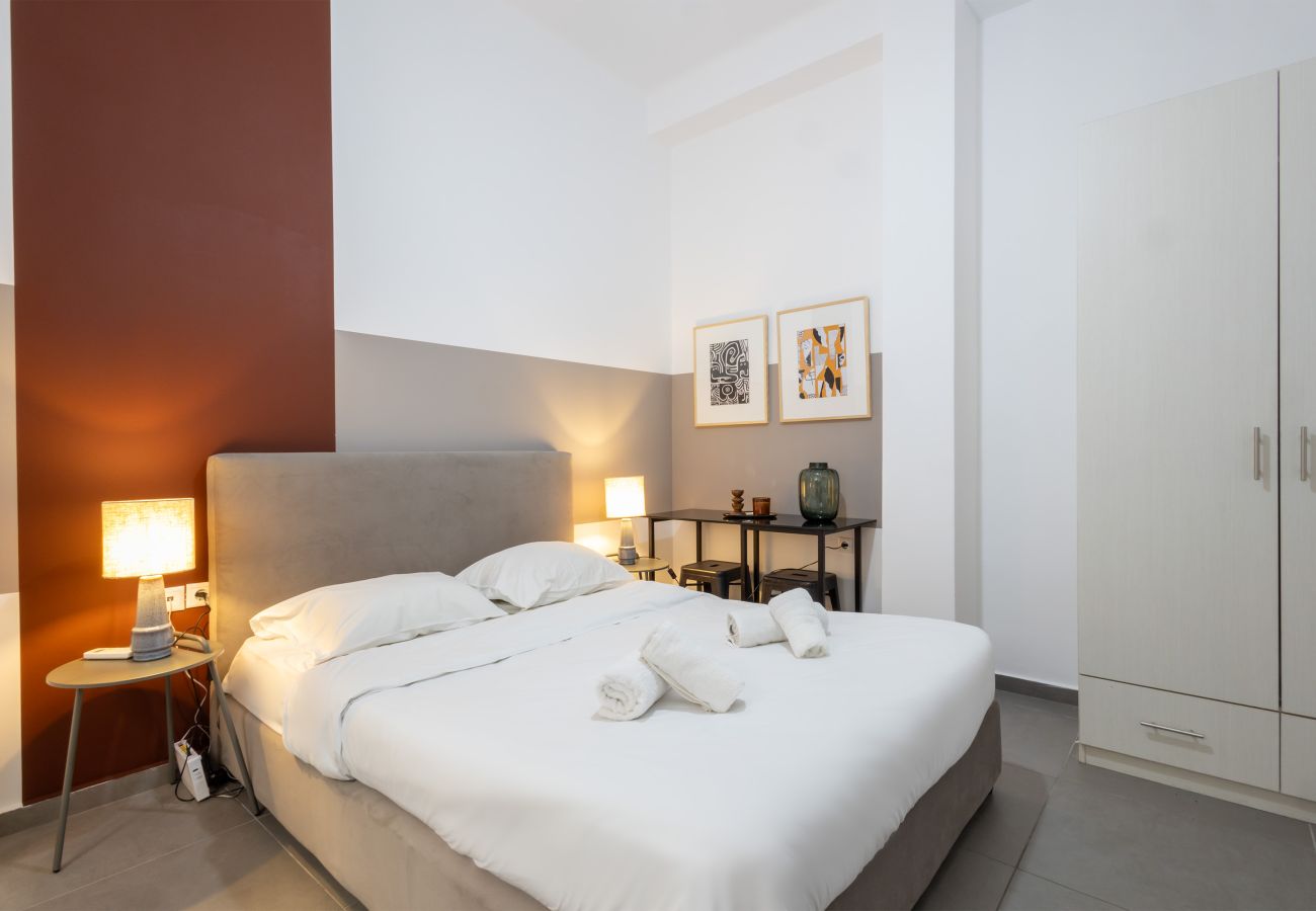 House in Athens - 4BR House near Acropolis | Roof Garden | 12 Guests and Hot Tub