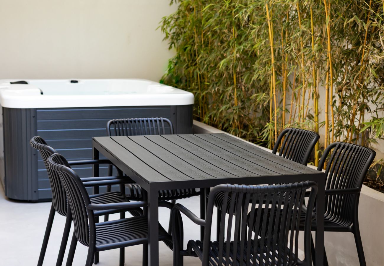 House in Athens - 4BR House near Acropolis | Roof Garden | 12 Guests and Hot Tub
