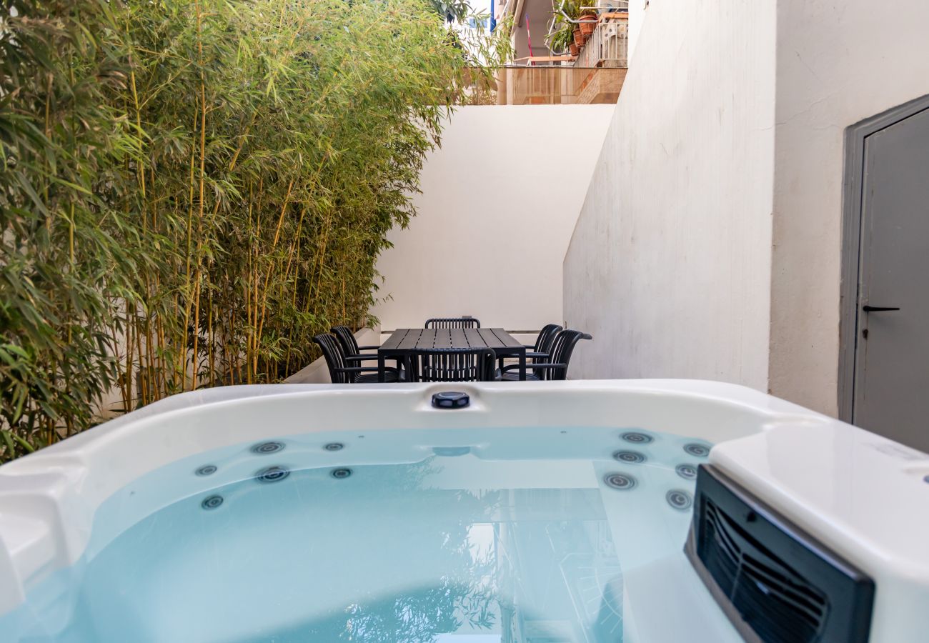 House in Athens - 4BR House near Acropolis | Roof Garden | 12 Guests and Hot Tub