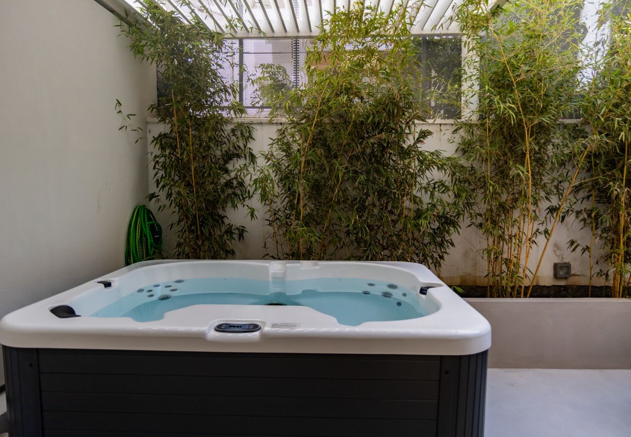 House in Athens - 4BR House near Acropolis | Roof Garden | 12 Guests and Hot Tub