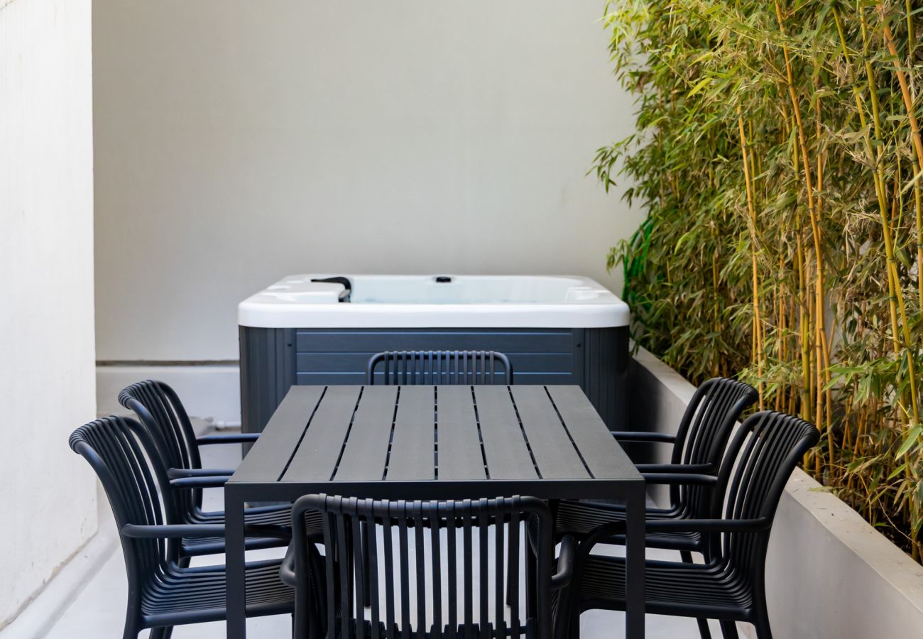 House in Athens - 4BR House near Acropolis | Roof Garden | 12 Guests and Hot Tub