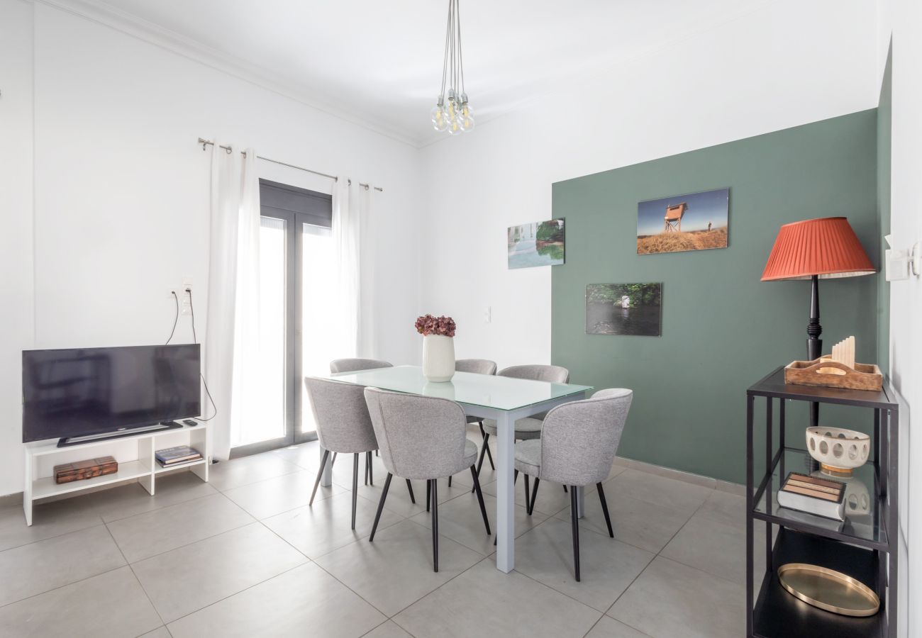 House in Athens - 4BR House near Acropolis | Roof Garden | 12 Guests and Jacuzzi