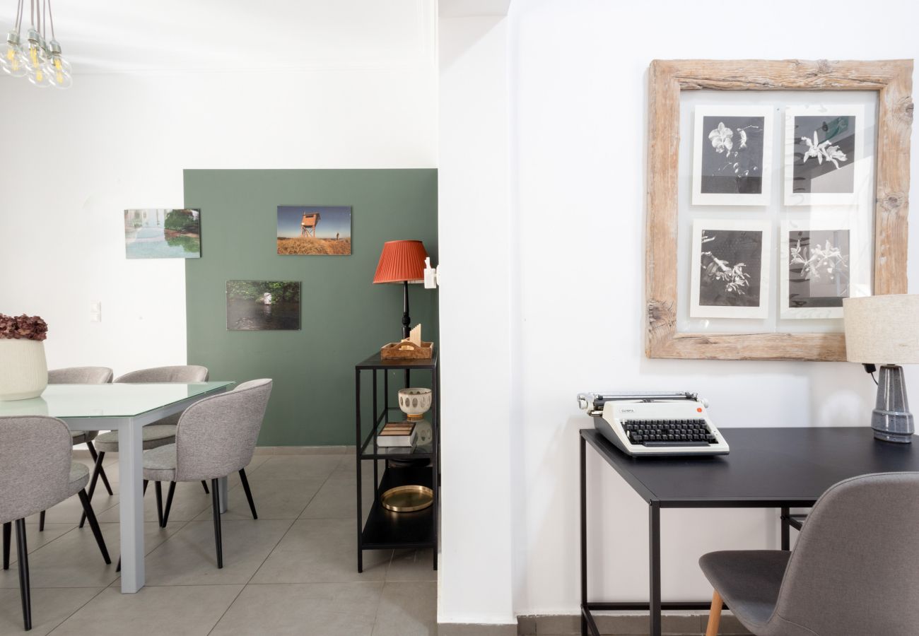 House in Athens - 4BR House near Acropolis | Roof Garden | 12 Guests and Jacuzzi