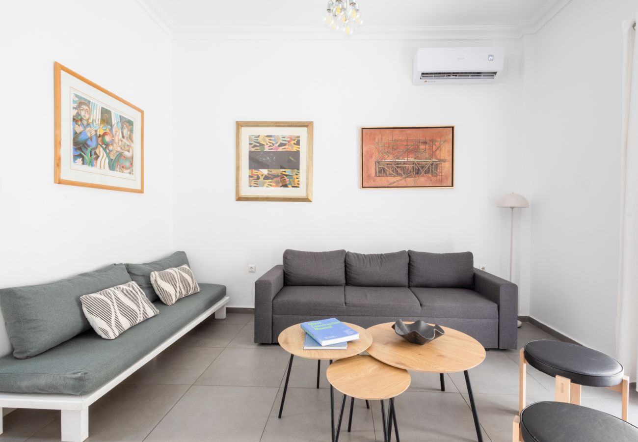 House in Athens - 4BR House near Acropolis | Roof Garden | 12 Guests and Jacuzzi