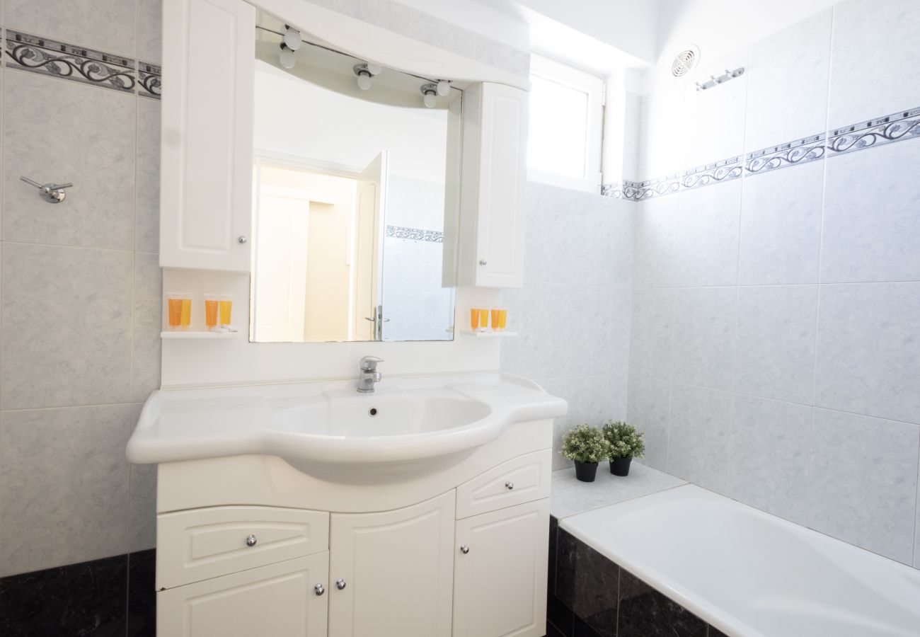 Apartment in Athens - 3 bedroom apt in Athens with Acropolis View 