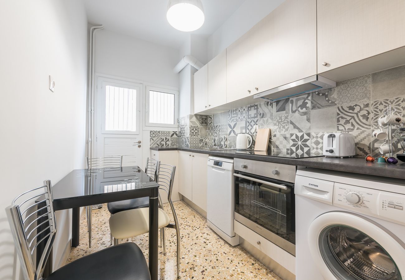 Apartment in Athens - Bright 2 bdrm apt in the heart of Athens 