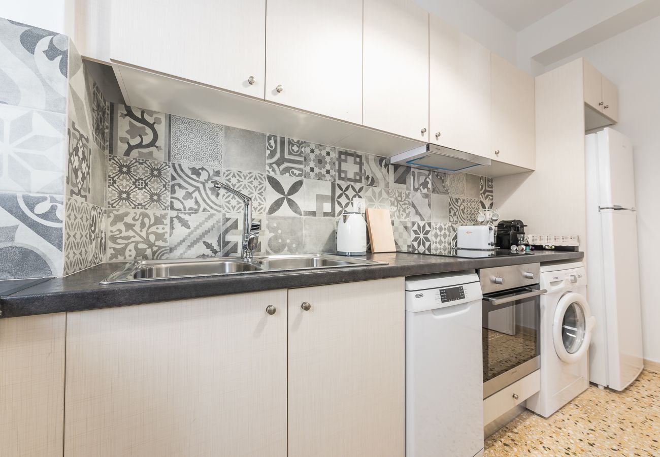 Apartment in Athens - Bright 2 bdrm apt in the heart of Athens 