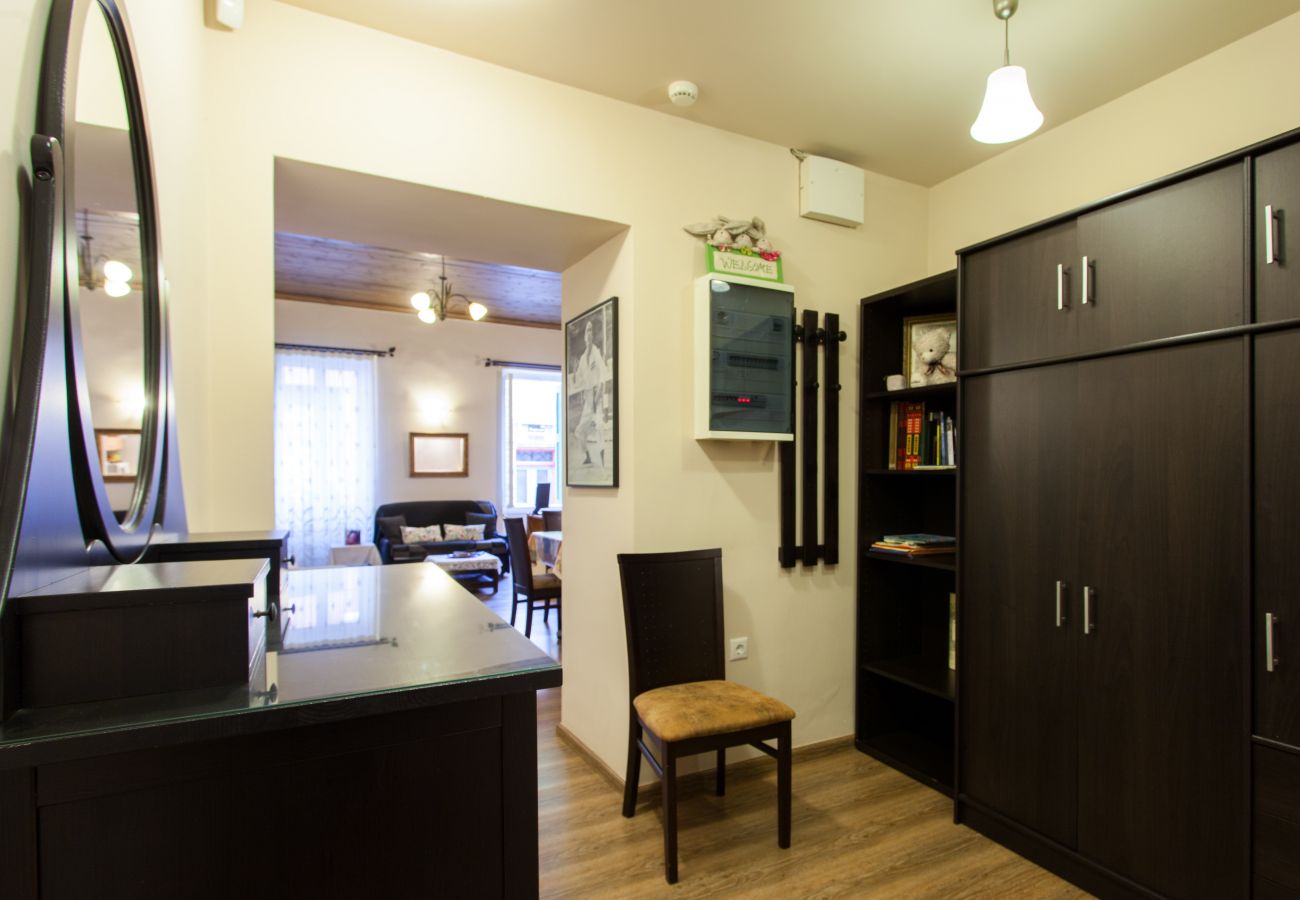 Apartment in Athens - Psyri Neoclassical House w/Yard 