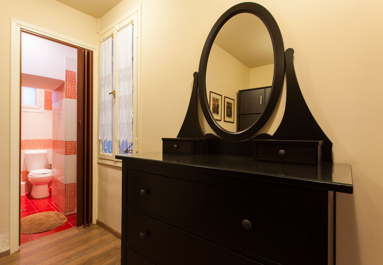 Apartment in Athens - Psyri Neoclassical House w/Yard 