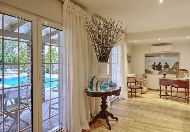 Villa in Lagonisi - Luxury 4 bdrm Villa with Pvt Pool on the beach  Villa in Lagonisi - Luxury 4 bdrm Villa with Pvt Pool on the beach