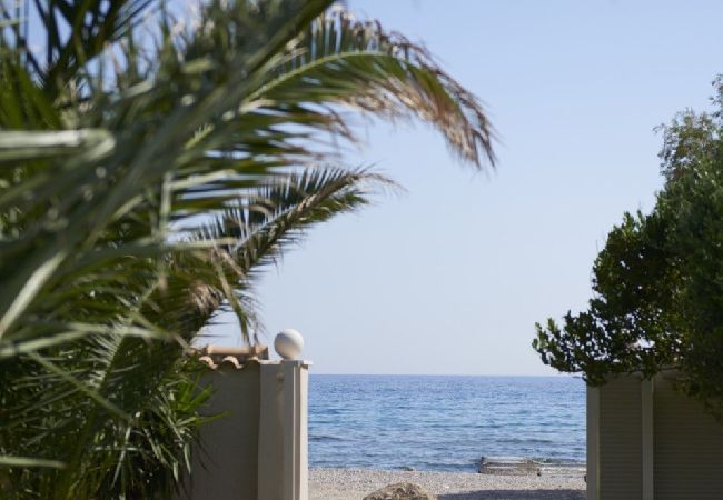 Villa in Lagonisi - Luxury 4 bdrm Villa with Pvt Pool on the beach  Villa in Lagonisi - Luxury 4 bdrm Villa with Pvt Pool on the beach