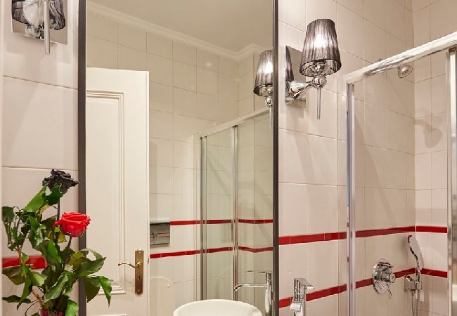 Villa in Lagonisi - Luxury 4 bdrm Villa with Pvt Pool on the beach  Villa in Lagonisi - Luxury 4 bdrm Villa with Pvt Pool on the beach