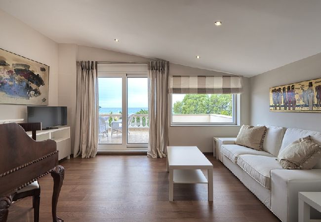 Villa in Lagonisi - Luxury 4 bdrm Villa with Pvt Pool on the beach  Villa in Lagonisi - Luxury 4 bdrm Villa with Pvt Pool on the beach